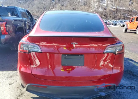 2024 Tesla Model Y z USA, uszkodzony, nr VIN 7SAYGDED1RF093274
